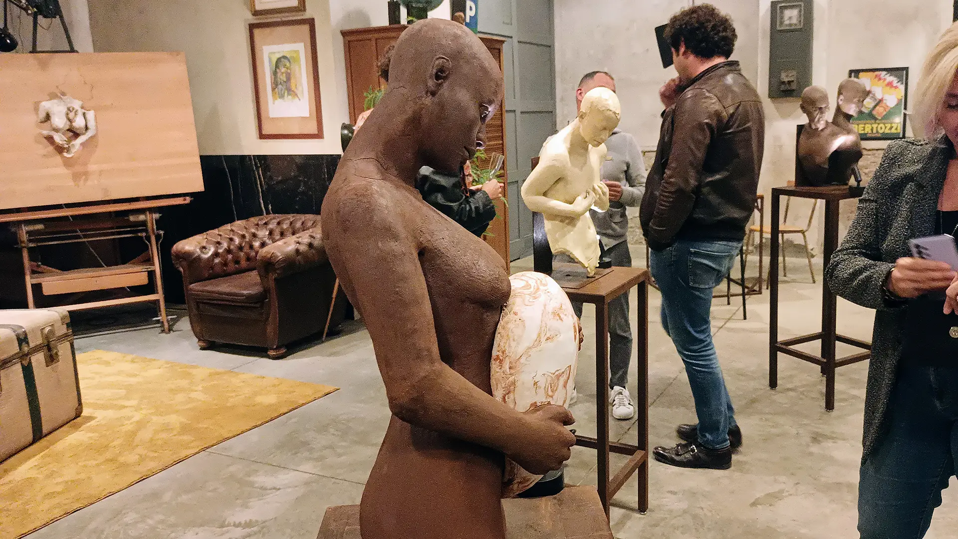 Scultura di Giulia Sbernini presso "Il Capanno" di Manuel Roncoroni