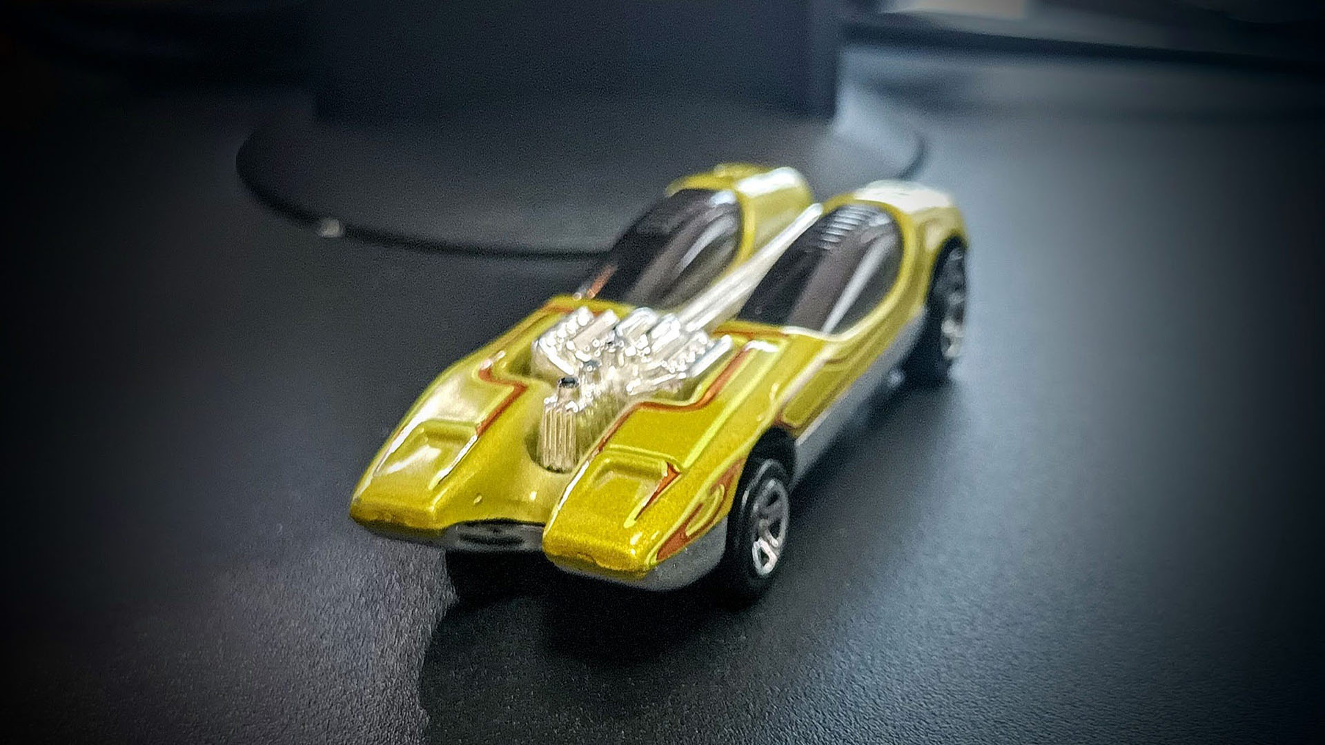 Splittin' Image - Front view